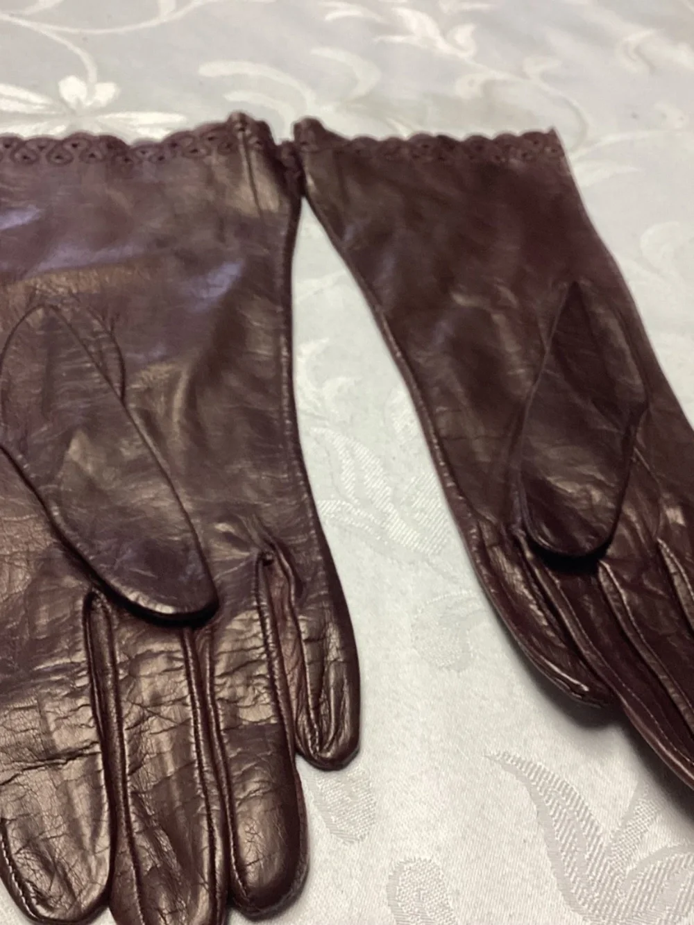 Table cut new vintage gloves never worn